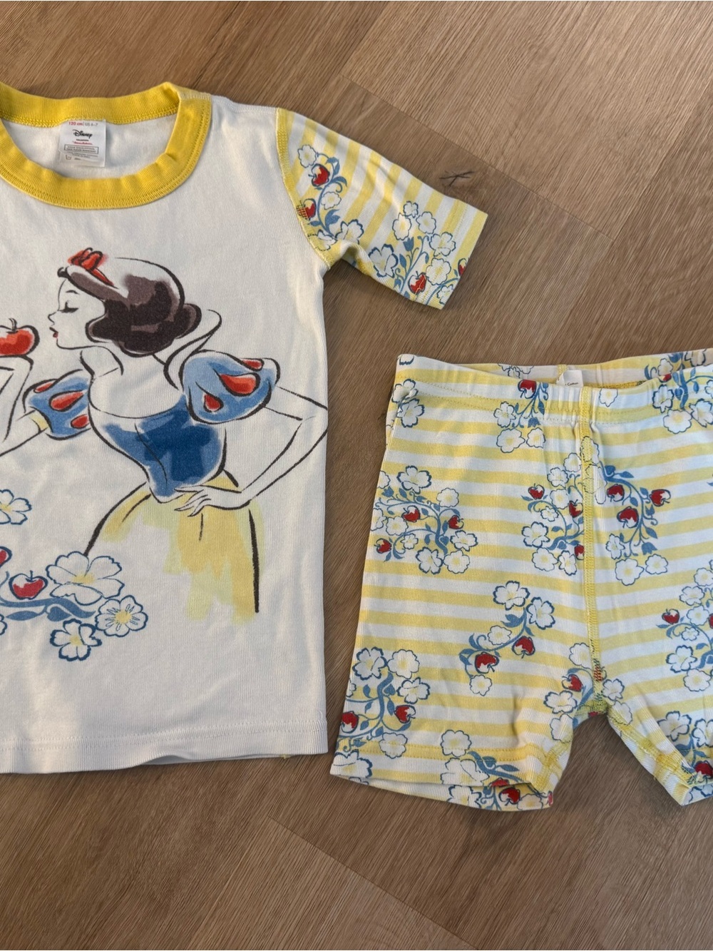 Hanna Andersson Disney White Yellow & Blue Snow White Short Pajama Set